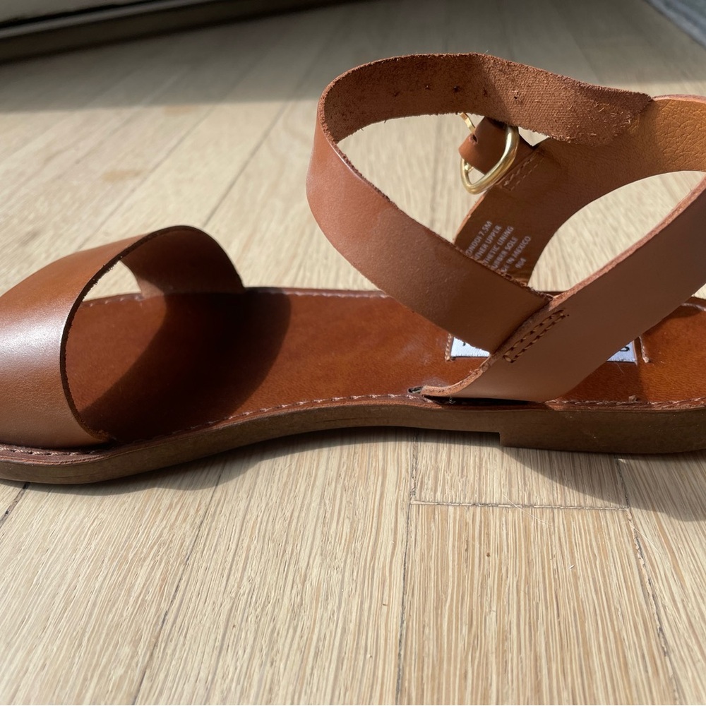 BRAND NEW Steve Madden Tan Leather Sandals - Picture 3 of 3